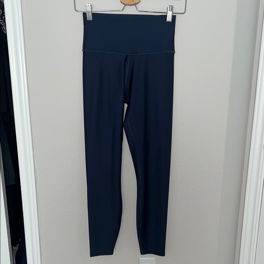 NWOT Alo Navy 7/8 Airlift Leggings